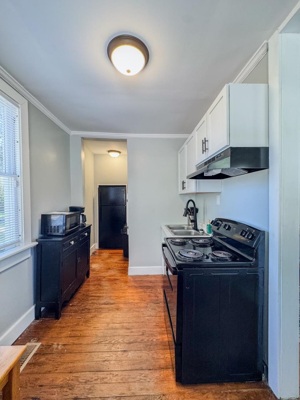 Kitchen or kitchenette, oven, stove