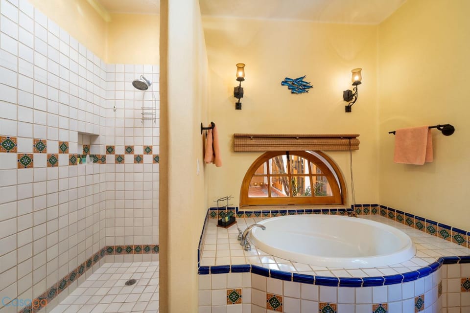Bathroom, Bath, towels