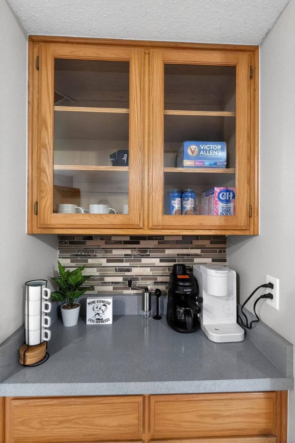 Casa de Vendedor, 9 mins to Stadium, Sleeps 15! House in Arlington