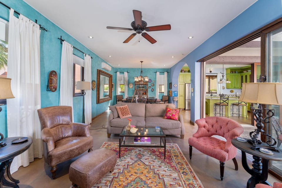 Living room, Seating area