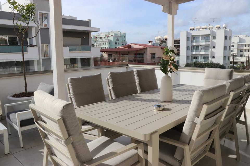 Veranda 8 Three Bedrooms Big Sun Terrace & Jacuzzi Apartment in Germasogeia