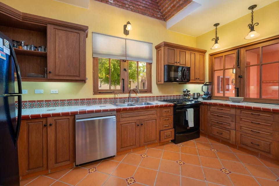 Kitchen or kitchenette, kitchen