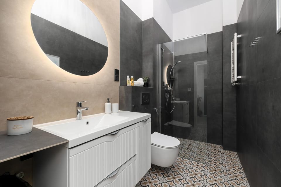 Shower, Toilet, Bathroom