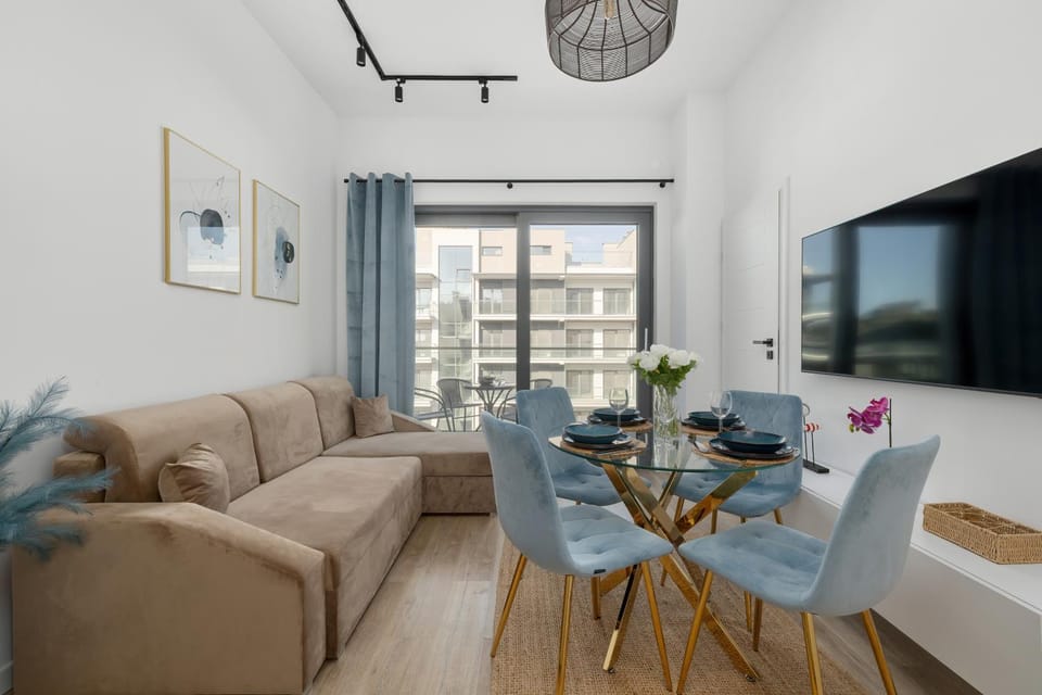 TV and multimedia, Living room, Dining area