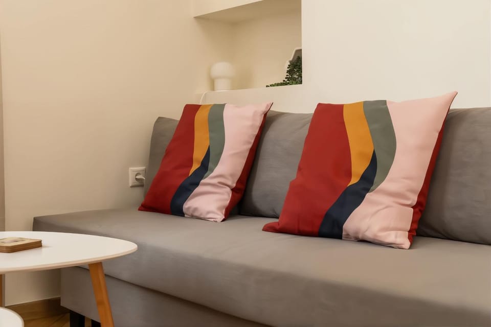 Modern Apt Next to Metro Panepistimio House in Athens