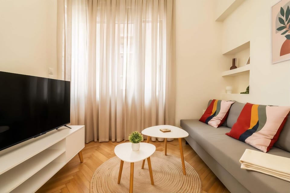 Modern Apt Next to Metro Panepistimio House in Athens