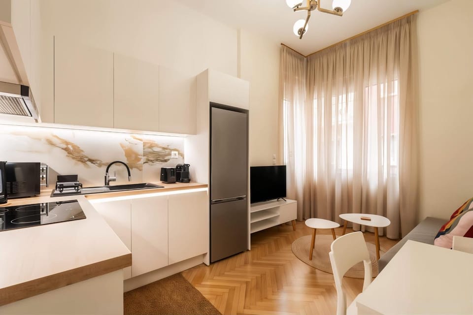 Modern Apt Next to Metro Panepistimio House in Athens