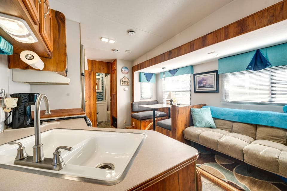 Pool & Dock Access! Badin Lake Resort Gem House in Badin Lake