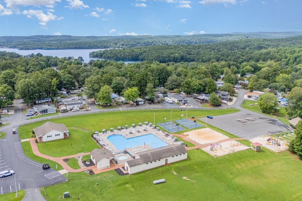 Pool & Dock Access! Badin Lake Resort Gem House in Badin Lake