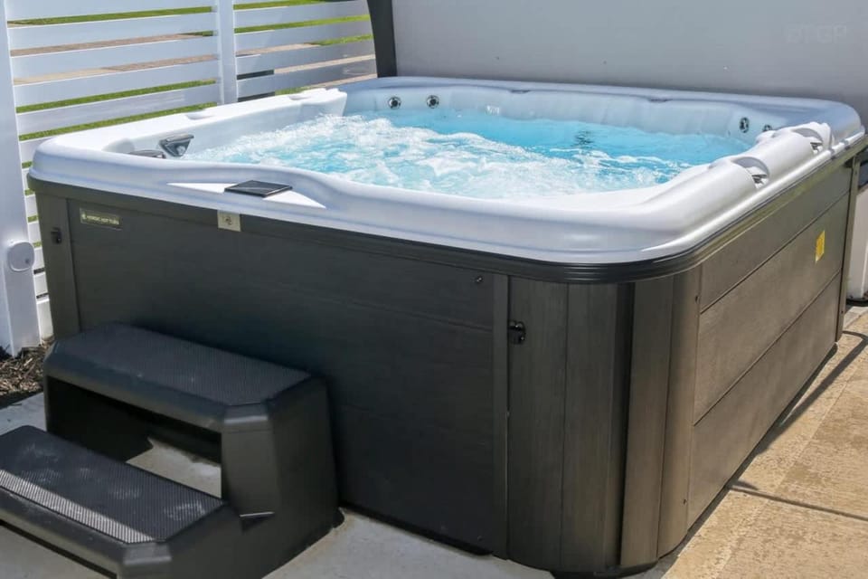 Harbor Haven Pool Access Hot Tub Sauna House in South Haven