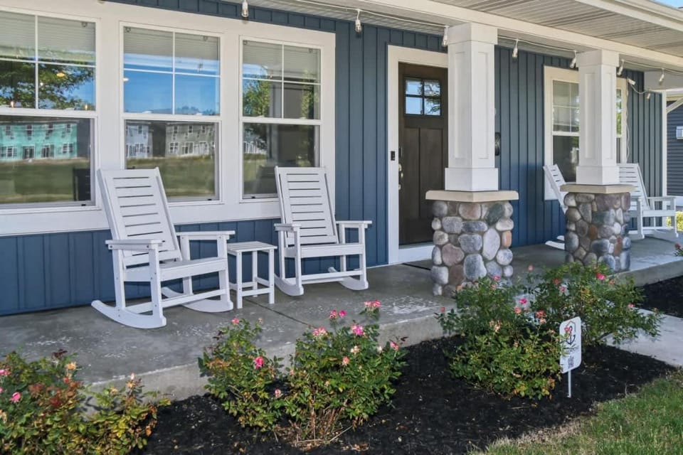 Harbor Haven Pool Access Hot Tub Sauna House in South Haven
