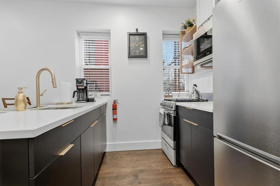 Stylish 2BR JC Stay Near MetLife and NYC Sleeps 6 Apartment in Jersey City