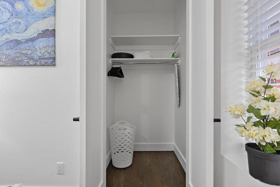 Stylish 2BR JC Stay Near MetLife and NYC Sleeps 6 Apartment in Jersey City