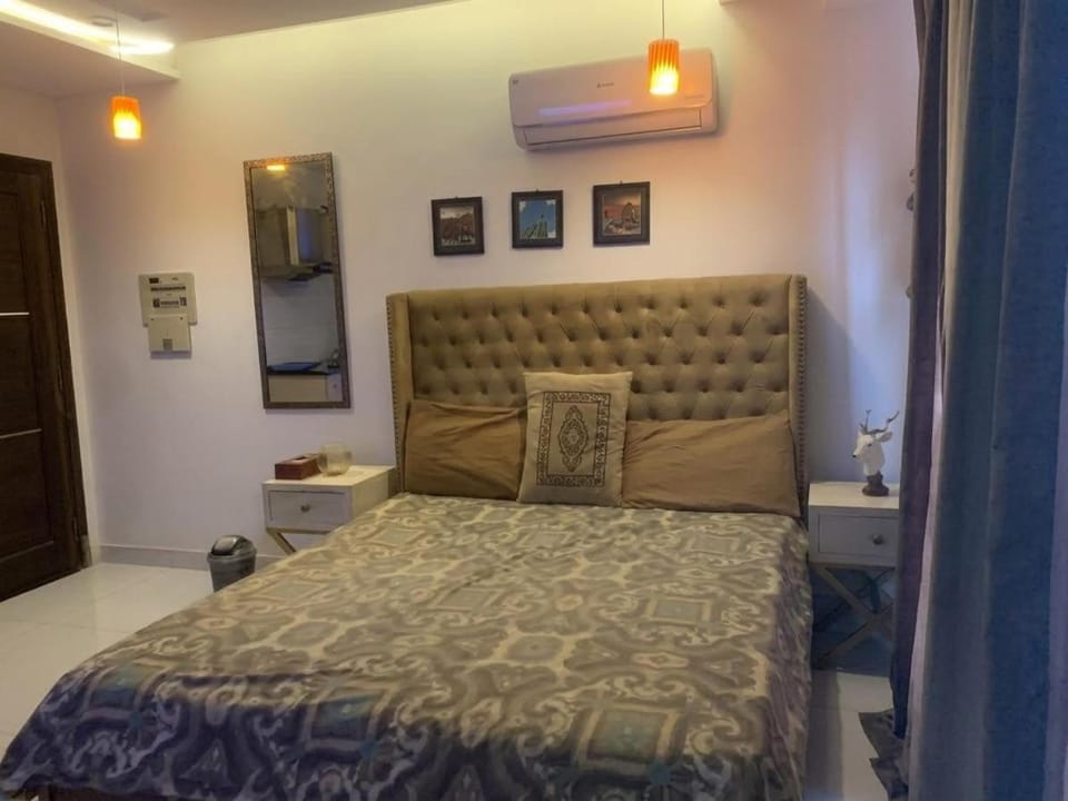 Luxury & Comfort Apartment Facing Eifel Tower Apartment in Lahore