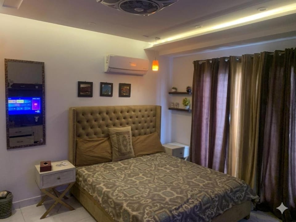 Luxury & Comfort Apartment Facing Eifel Tower Apartment in Lahore