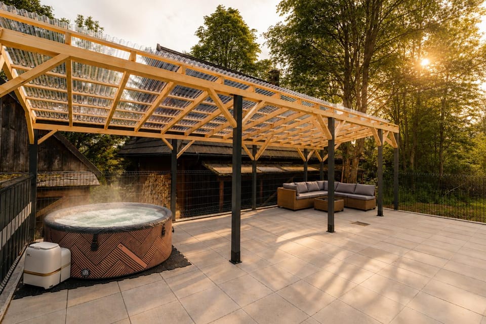 Hot Tub, Karaoke, Balcony/Terrace