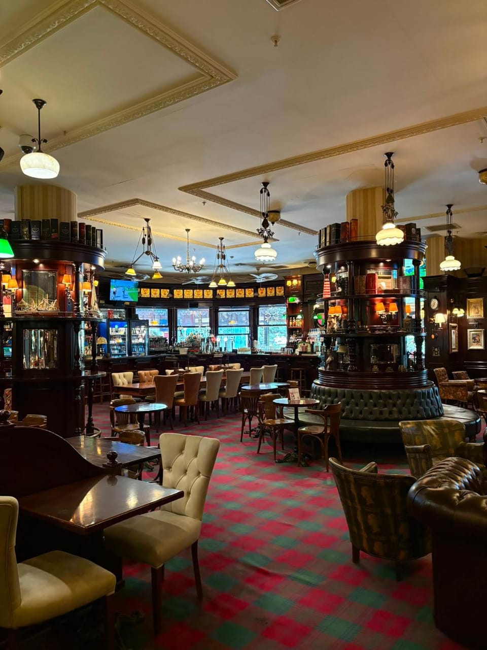 Restaurant/places to eat, Lounge or bar, Banquet/Function facilities, Seating area