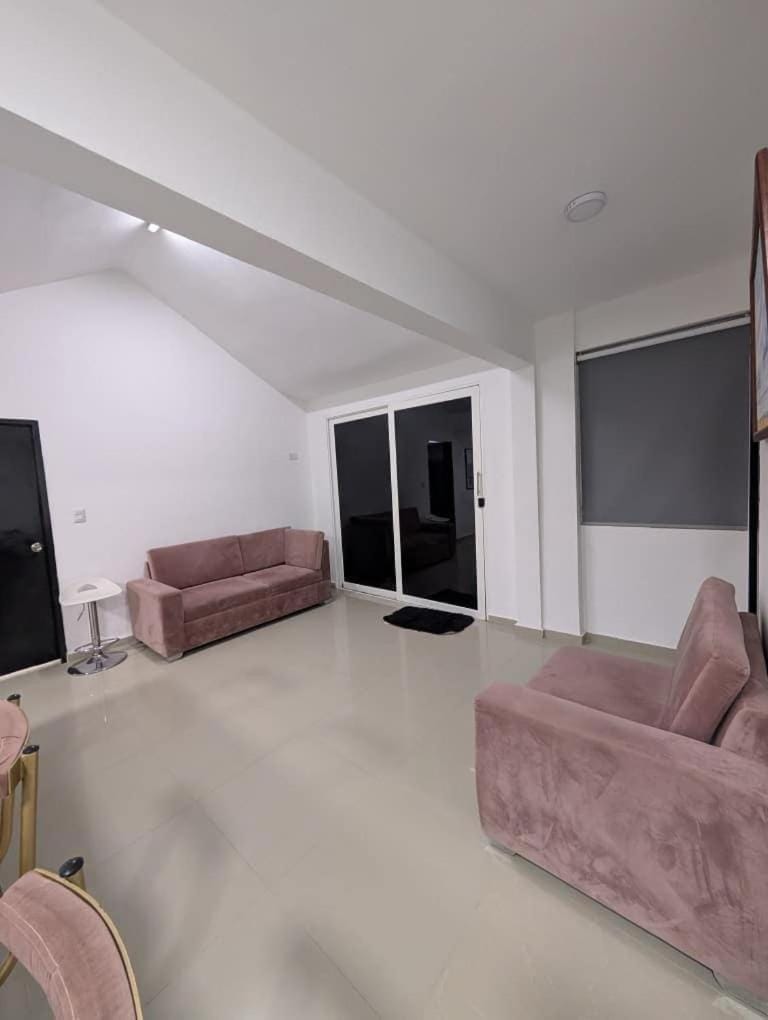 Townhouse Familiar en Playuela, Piscina Privada House in Venezuela