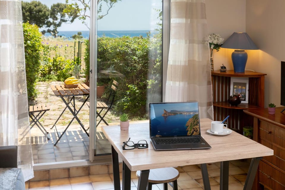 Patio, Day, Natural landscape, Garden, View (from property/room), Balcony/Terrace, Dining area, Garden view