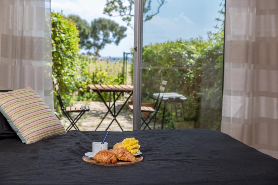 Patio, Day, Garden, View (from property/room), Balcony/Terrace, Food and drinks, Food, Garden view