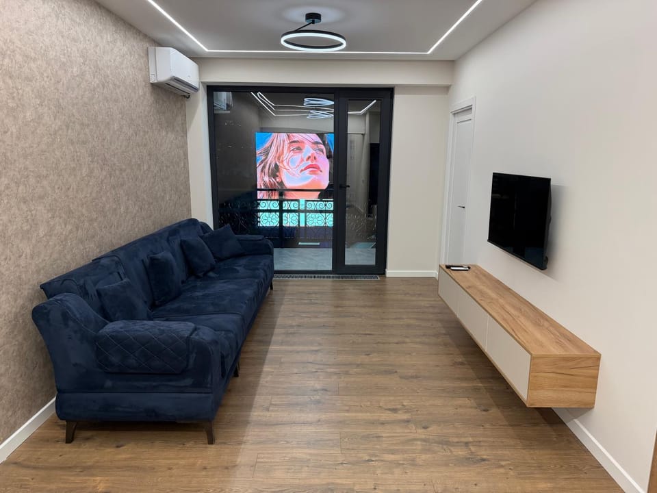 Communal lounge/ TV room, TV and multimedia, Living room, Seating area, Evening entertainment