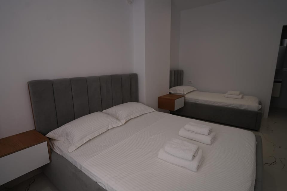 Bed, Photo of the whole room, Bedroom, towels