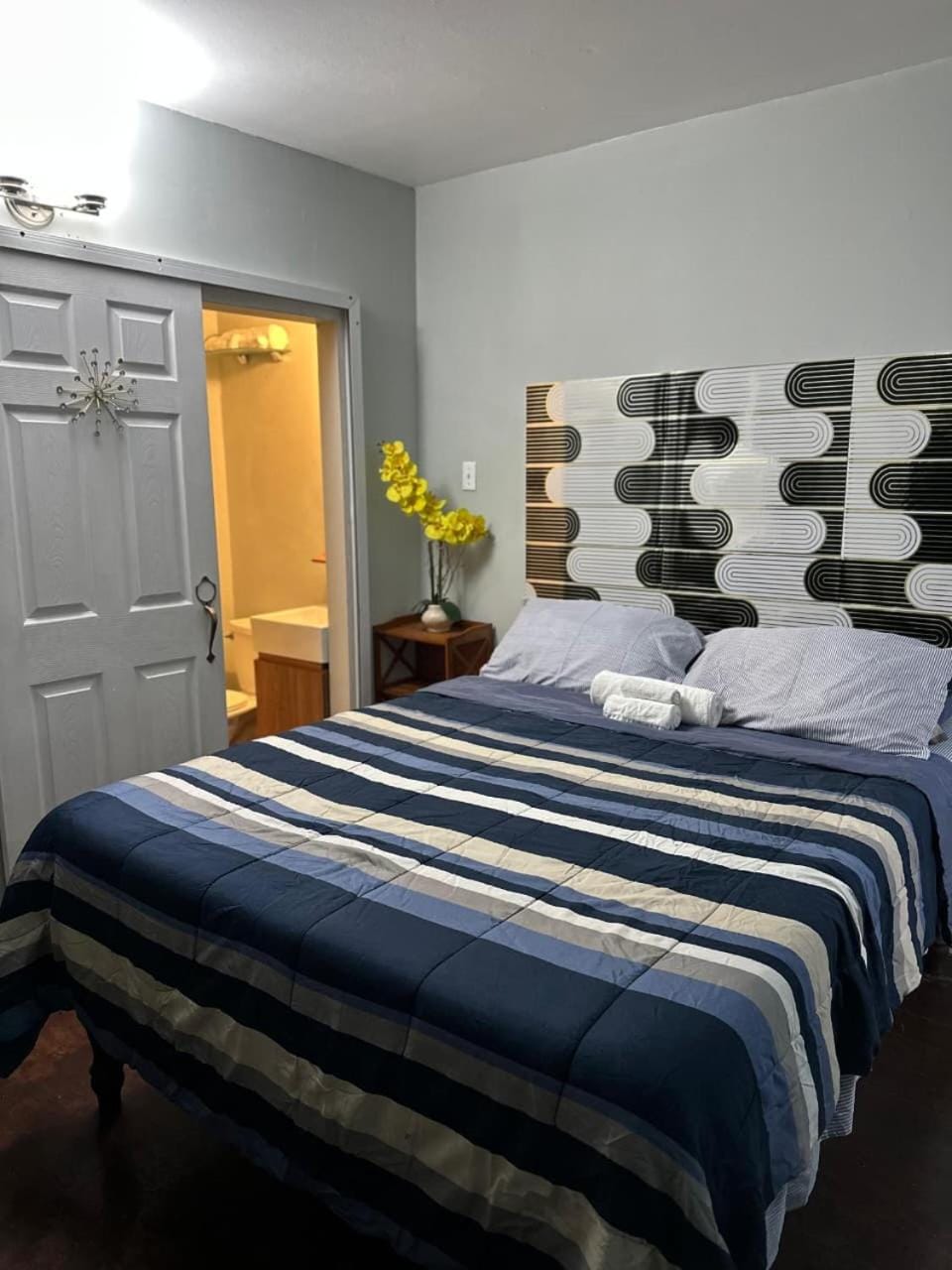 Diamond Palace Apartment in Kingston
