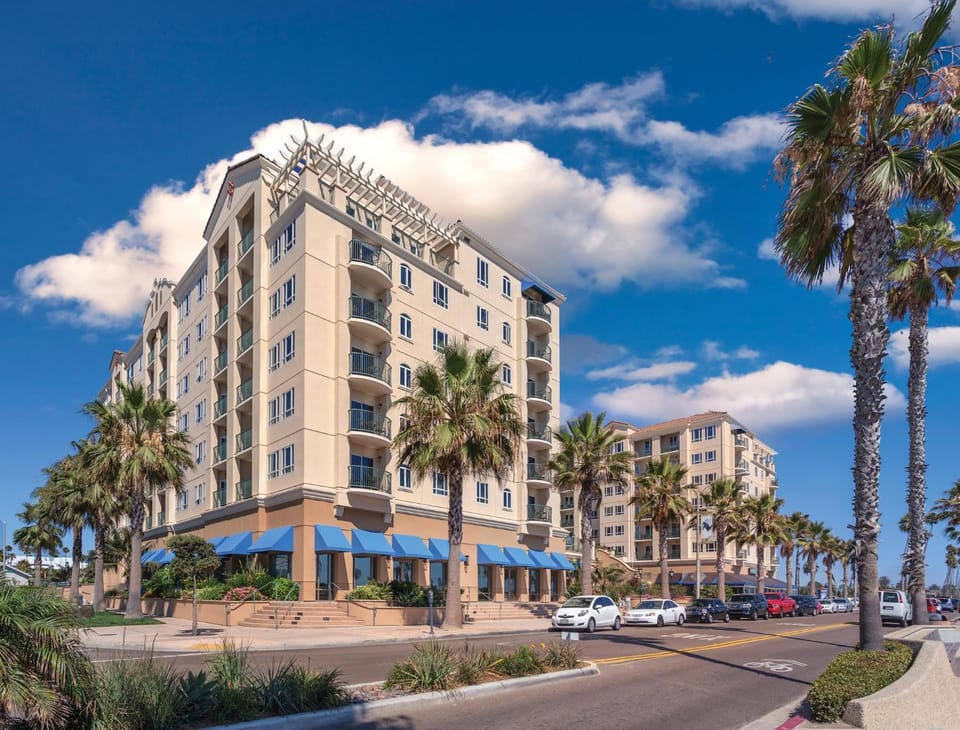 Wyndham Oceanside Eight 8BR Apartments House in Oceanside