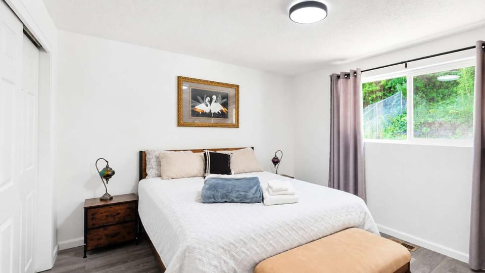 Bed, Bedroom