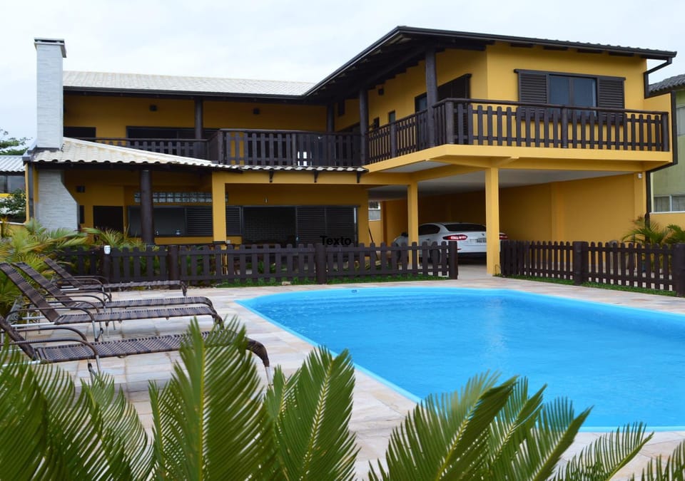 Linda residência pé-na-areia, 5 suítes, ar-condicionado, piscina, adaptada para cadeirantes House in Guaratuba
