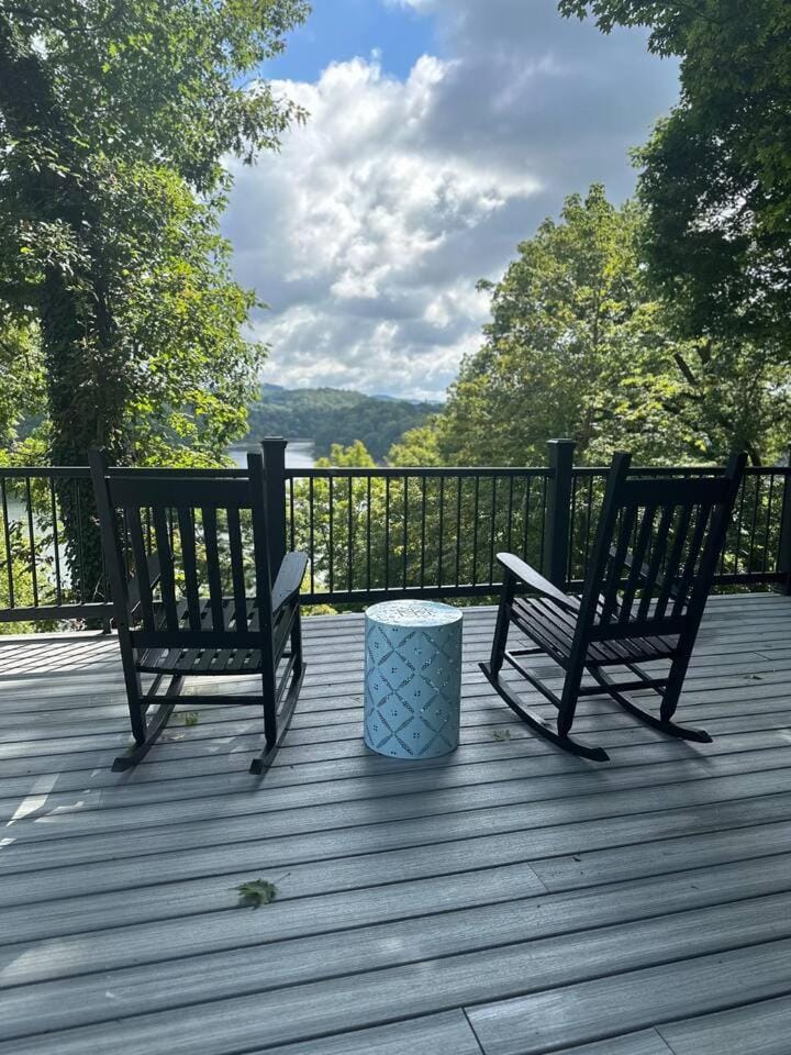 Balcony/Terrace, Seating area, Lake view