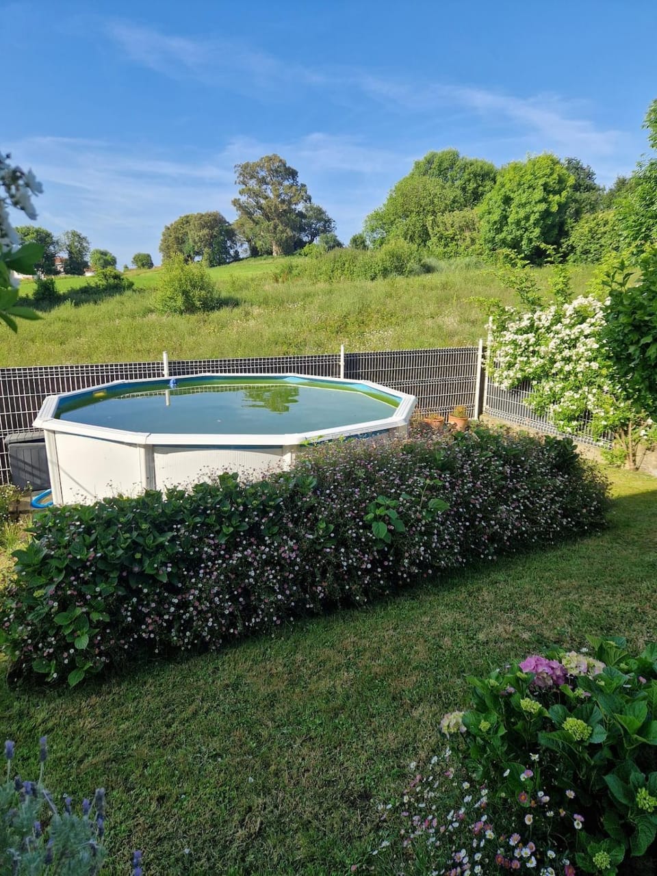 Casa tranquila con jardín, House in Cantabria