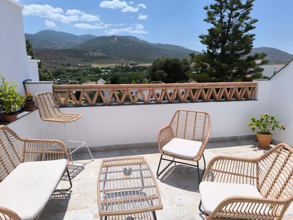 Balcony/Terrace, Mountain view