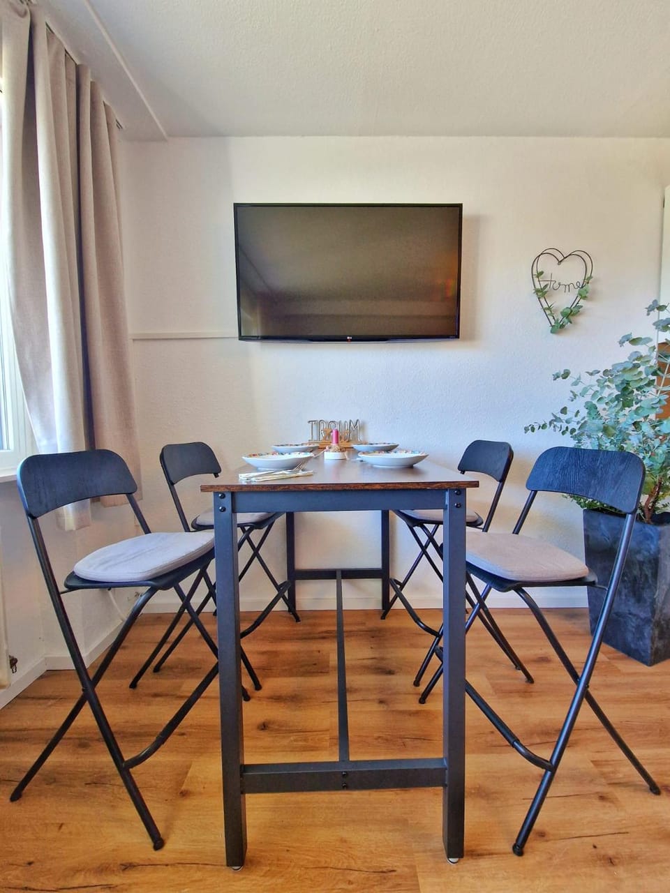 FeWo Talblick - modern, charmant, Feldrand Apartment in Hesse