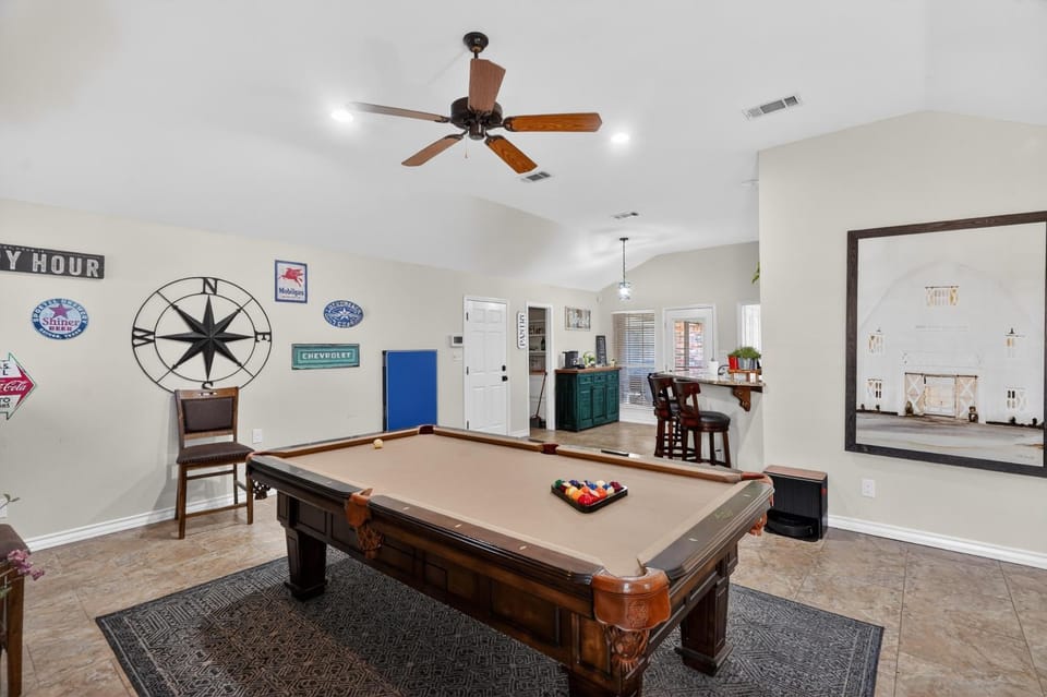 Roaring Fireplace Family Basecamp Midland TX home House in Midland