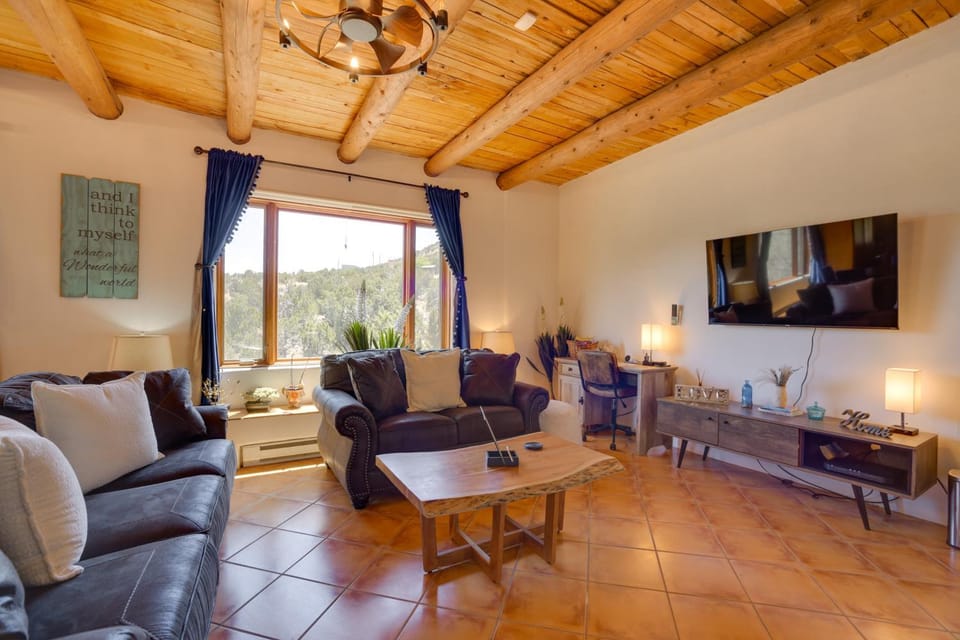 Panoramic Mtn Views! Couple's Casita in Santa Fe House in New Mexico