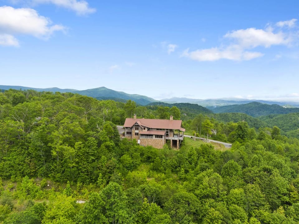 Overlook at Wilderness Trail House in Linville