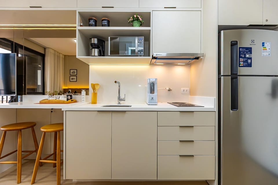 Kitchen or kitchenette, minibar, stove
