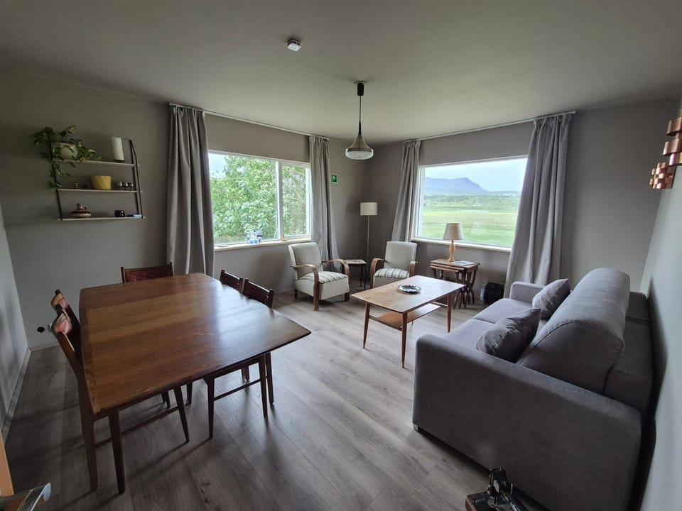 Living room, Seating area