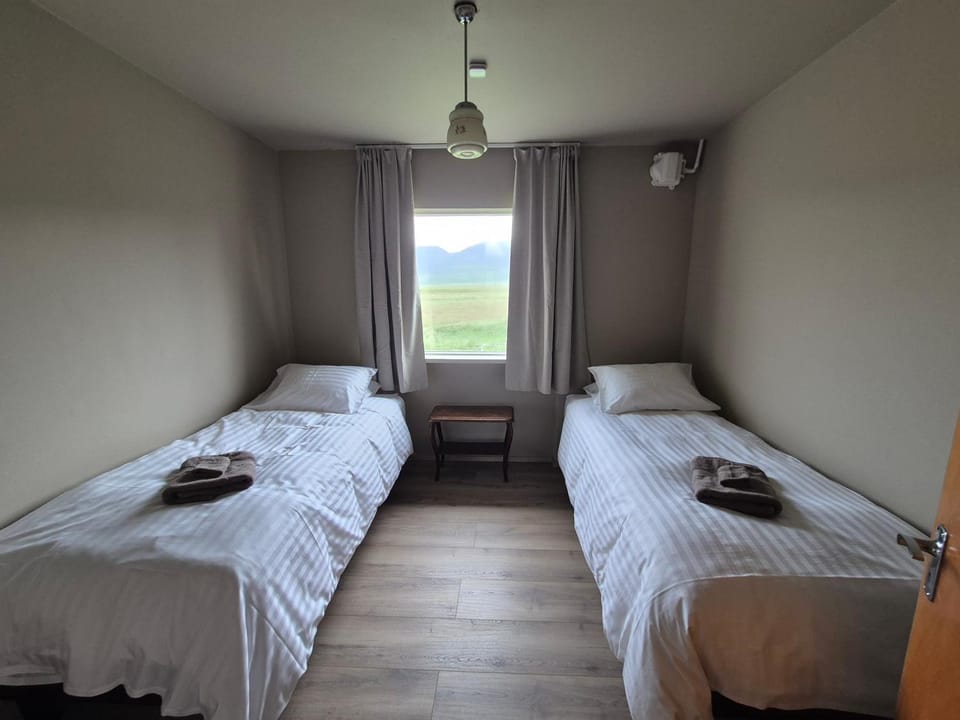 Bedroom, towels