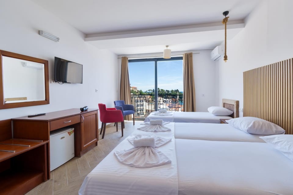 Bed, TV and multimedia, Living room, Seating area, Bedroom, air conditioner