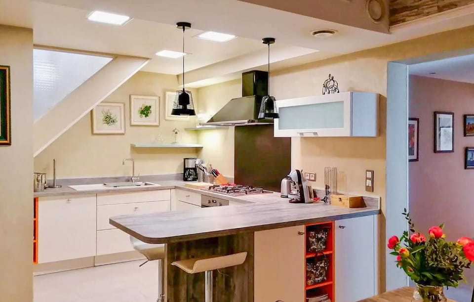 Kitchen or kitchenette