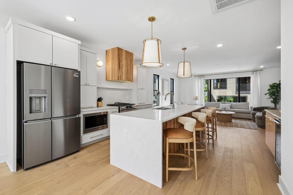 Sleek Nashville Trio Townhomes 9BR 3 Hot Tubs House in Berry Hill