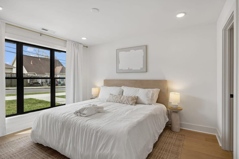 Combined Nashville Twin Townhomes 6BR Hot Tubs House in Berry Hill