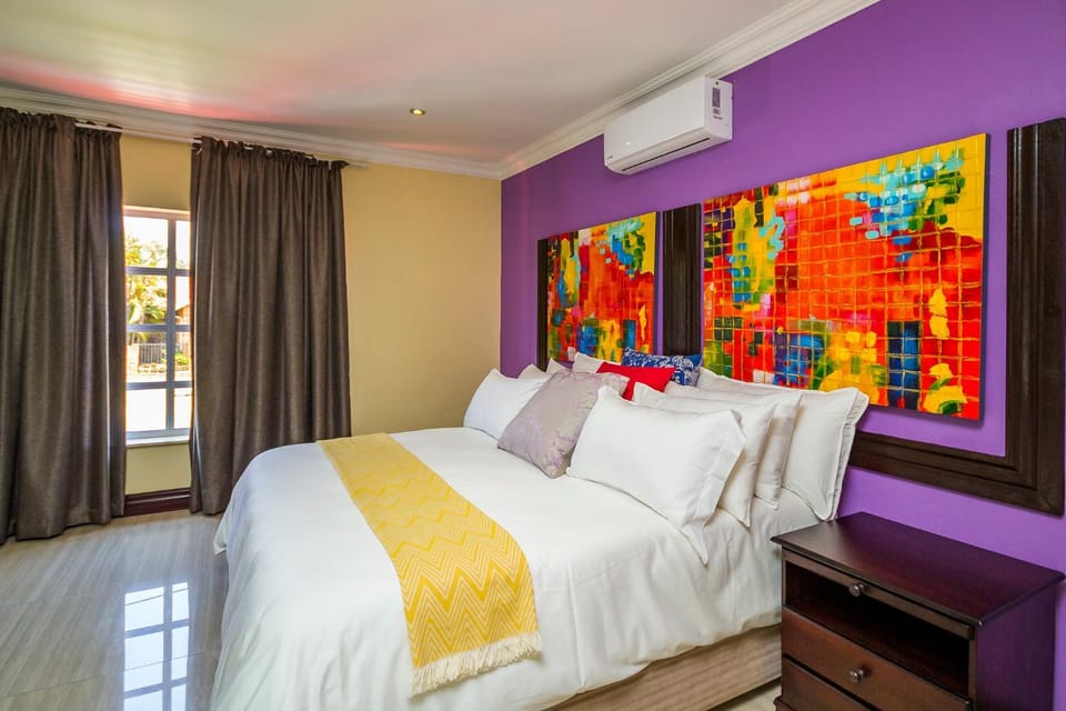 Bed, Day, Bathroom, View (from property/room), Balcony/Terrace, Living room, Photo of the whole room, Seating area, Bedroom, City view, Time of day