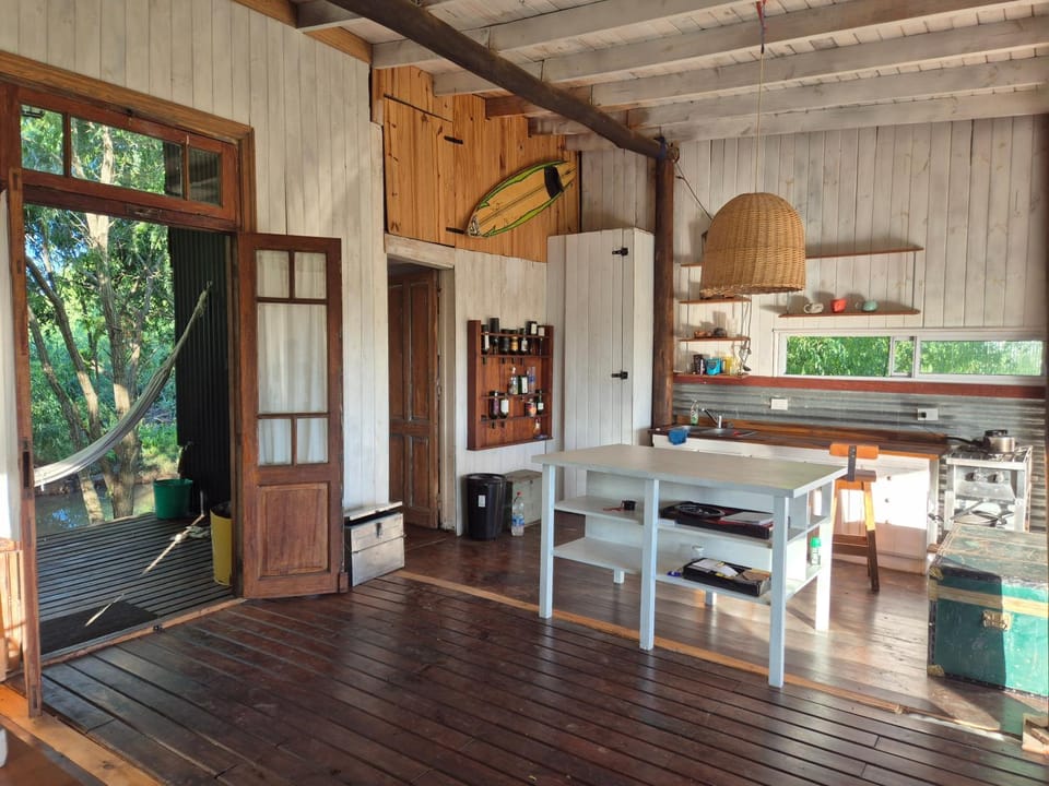 Kitchen or kitchenette, Seating area, Dining area