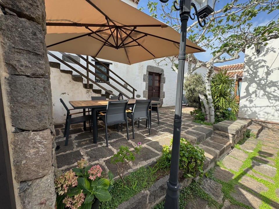 Patio, Day, Balcony/Terrace