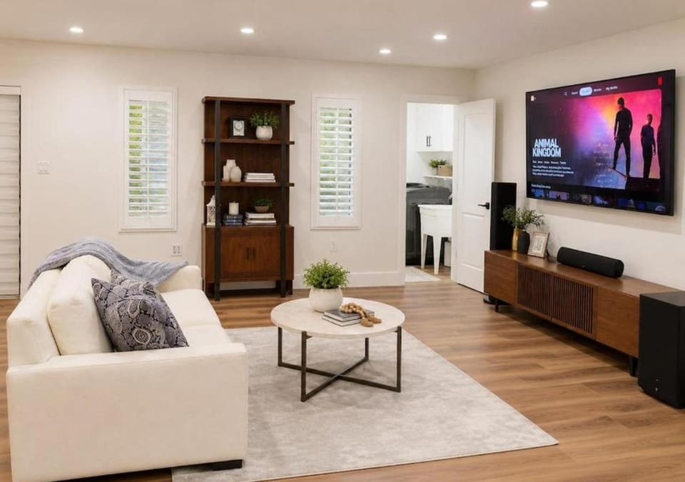 Communal lounge/ TV room