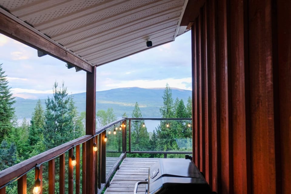 Summer escape at grandpas cabin Cabin in British Columbia