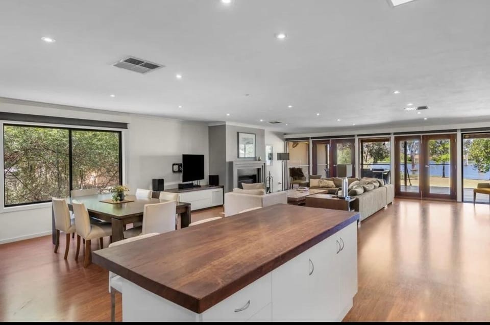 Tranquil River Retreat House in Nagambie